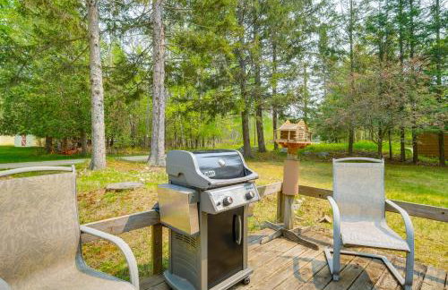 Waterfront Torch Lake Cottage with Dock and Fire Pit! - Foto 29