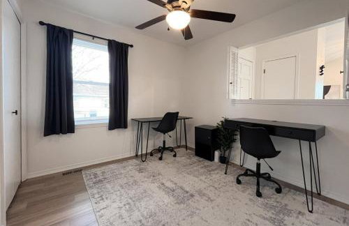 Lockmoor Landing 4BR Family Home with Office, Firepit & Large Backyard - Photo 7