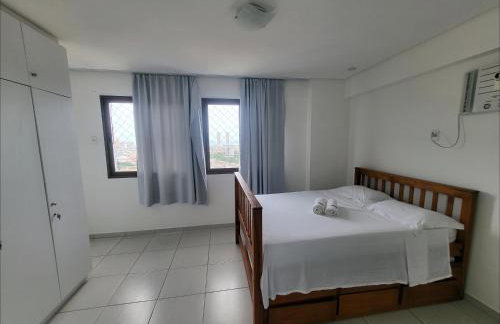 Confortável apartamento com 2 quartos, sendo um suíte, varanda, ampla sala, cozinha área de serviço e banheiro social - Foto 4
