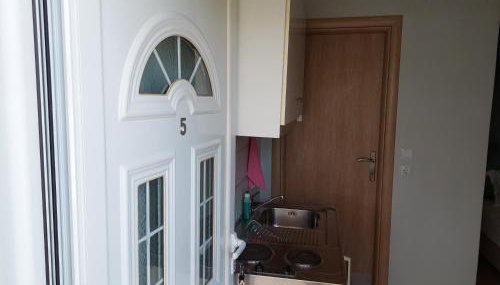 PAVLOS ROOMS - Foto 5, Garden view, towels, stove, wardrobe