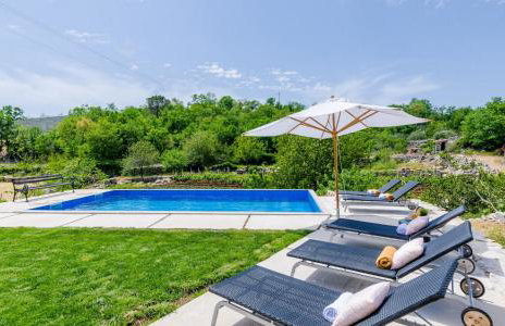 Villa Majkovica - 4 Bedroom Villa with Private Pool & En-Suite Bathrooms & Parking - Photo 7