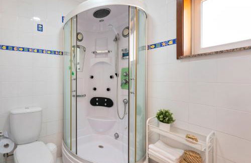 KING SIZE Bed with Air Conditioning near the BEACH & FREE Street Parking - Foto 39