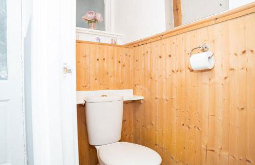 Stylish 3 bed house with free parking - Foto 33