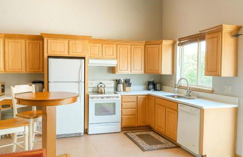 Lakefront Bungalow! 35 Miles to Mt Rainier! - Foto 4