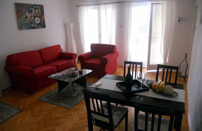 Spacious Apartment With Terrace & Outdoor Kitchen Surrounded by a Garden - Foto 10