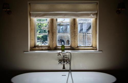 Spacious Cotswold Home for Groups, Country Escape - Photo 20