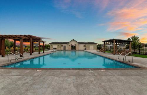 Relaxing Sauna Retreat Fire Pit and Swing Set - Foto 48