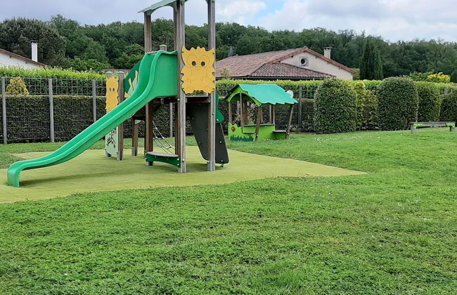 Villa in Les Forges With Golf & Pool Access - Foto 24