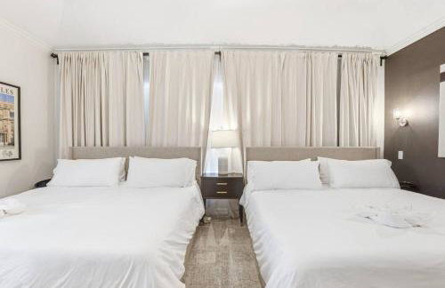 O18B Spacious 3BR Home Sleeps 10 With 2 Living Areas - Foto 35