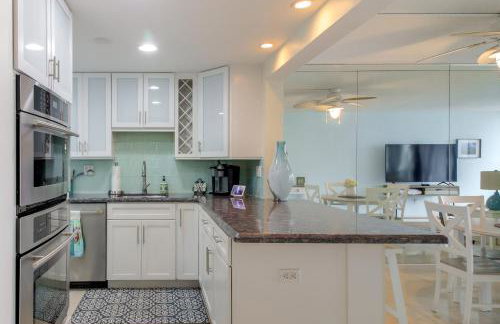 Moon Bay Condo, Paradise Found! Heated pool, boat slip, resort amenities and concierge services available! - Foto 17
