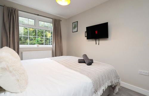 Perfect Booking 2 Bed Home in Merthyr Tydfil - Photo 37