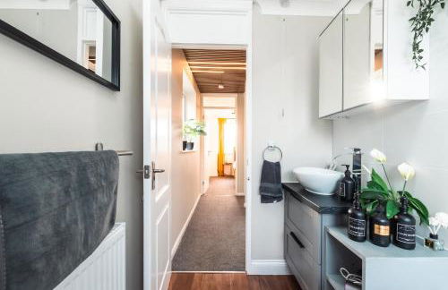 Hot Tube&Private Driveway&11 Guests Family&Contractors Bedford - Foto 31