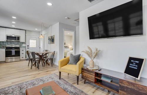 Secluded Westside Cottage - King Bed, Hot Tub, Views, Near Parks and Trails! - Foto 7