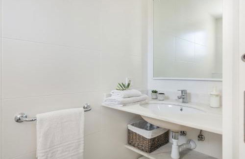 STUNNING VILLA MARIANELLA, CASA GRIS, POOL, BBQ, AC, FREE WiFi - Foto 38