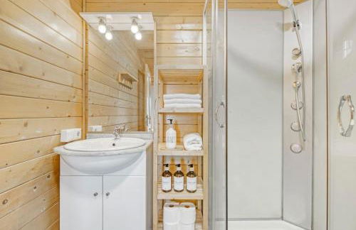 Cozy wood cabin, Casino, Pool, 25 min to Madrid Center - Foto 31