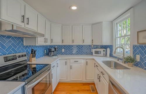 Sea Glass Cottage on Duke - Three Bedrooms Downtown Beaufort - Photo 6