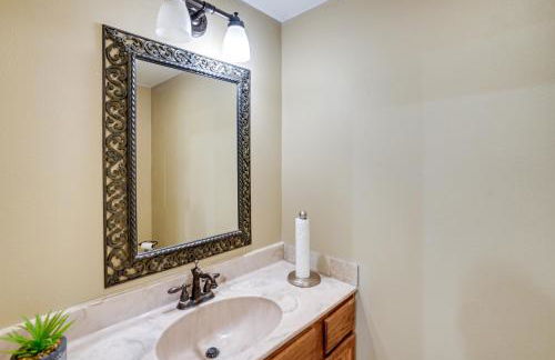 Quiet Marion Getaway with Fireplace! - Foto 17