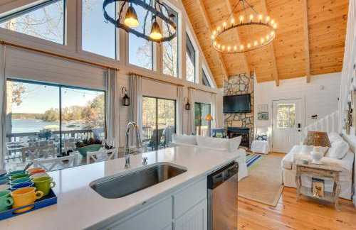 Beautiful Lake Keowee Home with Boat Dock and Fire Pit - Foto 10