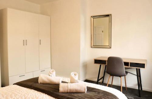 Charming 3 Bedroom Property FREE WiFi & Parking - Foto 9