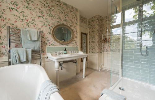 Ebrington Manor by Birch Stays - Photo 32