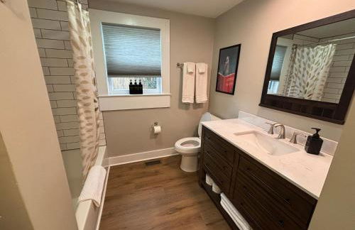 1920 Brick House-Hot Tub-Outdoor Brickoven Pizza-Pets-Breweries - Foto 9