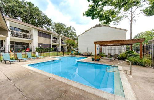 Serene Lakeside Beauty - Photo 21