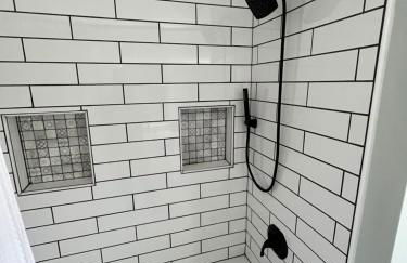 Modern Europe-Inspired Bungalow - Whole House with Workspace - Foto 8