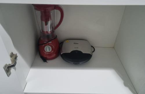 Apartamento Frente para o Mar - Varandão com Blindex - Vista para o Mar - 1 Suite e mais 2 Quartos-Ar Condicionado - 2 Vagas - BEIRA MAR - 70 metros da Praia ,TVS SMART GERAL -WI-FI -DISNEY PLUS- PORT 24 HORAS-KIT PRAIA-ROUPA DE CAMA 2 XCASAIS - Foto 29
