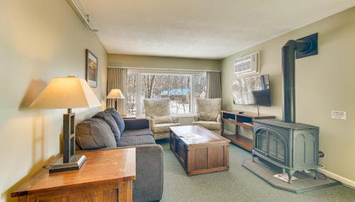 Walk to Ski Shuttle! Mountainside Resort Condo - Foto 5