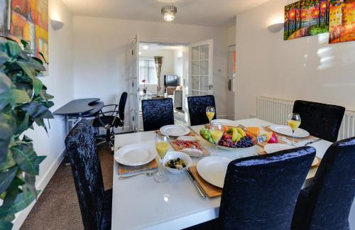 3 BR Home l Free Parking l 5 Guests l Garden l Long Stays l - Foto 8