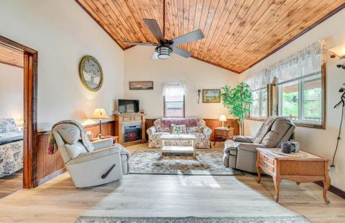 2 Mi to Lake Champlain Cabin with River Access! - Foto 1