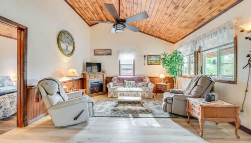 2 Mi to Lake Champlain Cabin with River Access! - Foto 1