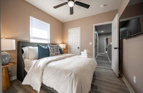 Modern & Stylish - Mins to Downtown - Family Friendly - Photo 32