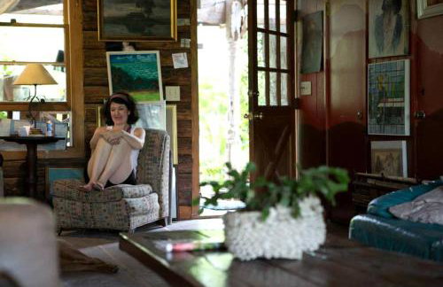 Eclectic Riverfront Log Cabin and Artist Retreat for Groups in Castle Hayne, North Carolina - Foto 5