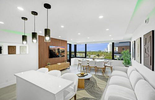 Bright 3BR 3BA Condo with Stunning Bay Views in Oceanfront Complex 820 - Foto 1