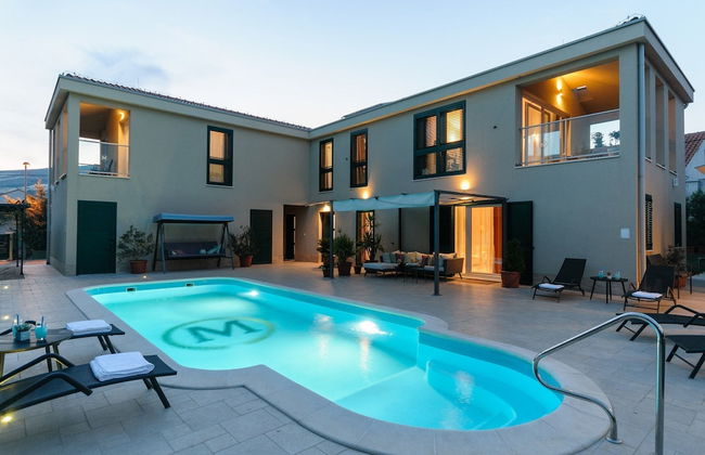 Luxury Villa With Heated Pool, Terrace, and Outdoor Amenities for Relaxation - Foto 38