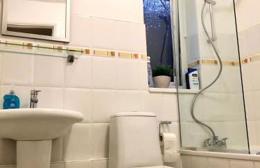 Double room in the heart of Kingston upon Thames in London - Foto 7