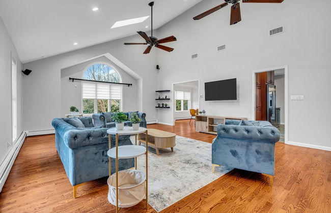 Cozy Private Home W Fireplace Outdoor Kitchen - Photo 43