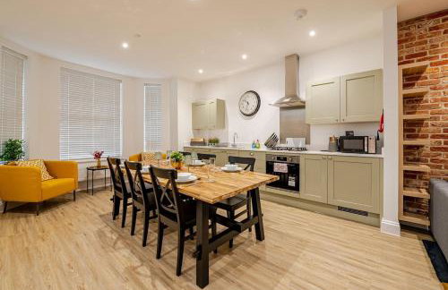 Brand New Apt - Beach Breeze Spacious 1-Bedroom Apartment with parking - sleeps 4 ppl- internet - Foto 15