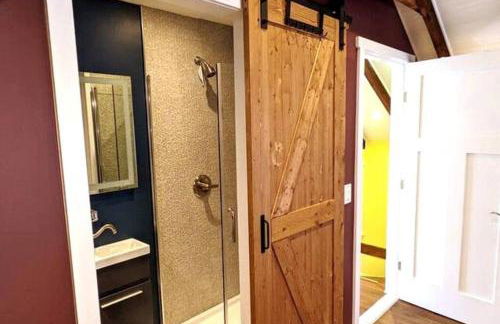 Walkable Elmwood Cottage, No Chores 2Bath 2BR 2Car - Foto 13