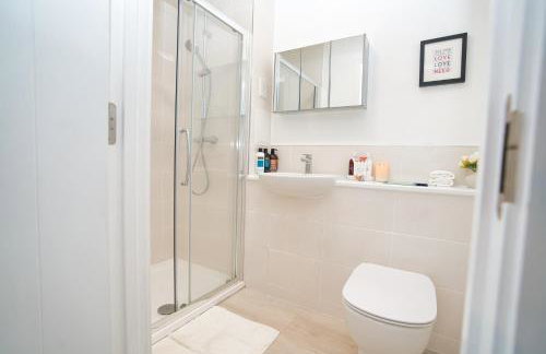 Milton Keynes new 5-Bedrooms 14guests Contractor family holiday Free Parking - Foto 63