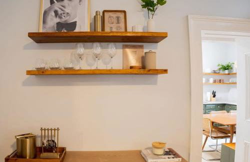 Remodeled Modern Home - private backyard & games! - Foto 7