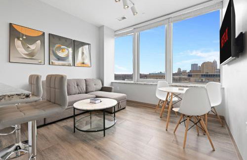 Luxe Condo in Downtown Cleveland l 2 TV's l Parking - Foto 5