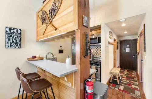 TahoeCozy with Pool Hot Tub and Near Northstar - Foto 9