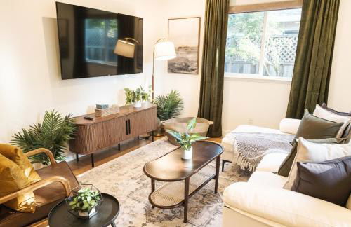 Serene Escape 2BD Private Patio & Firepit near Stanford - Foto 23