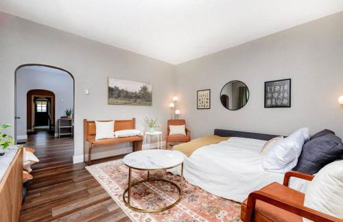 Cozy Family Cottage - Historic Top of The Hill - Foto 27