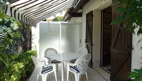 APPARTEMENTS DANS VILLA EN REZ DE JARDIN - Foto 2