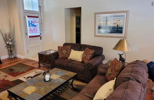 Newly remodeled mountain home! - Photo 13