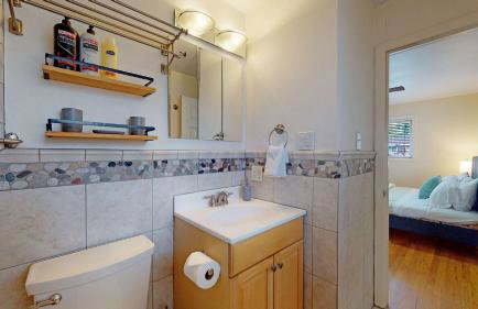 Enchanting Upper Unit with City Charm - Foto 25