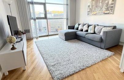 Modern 1-Bed Altolusso Flat - FREE Secure Parking - Cardiff City Centre - Foto 1